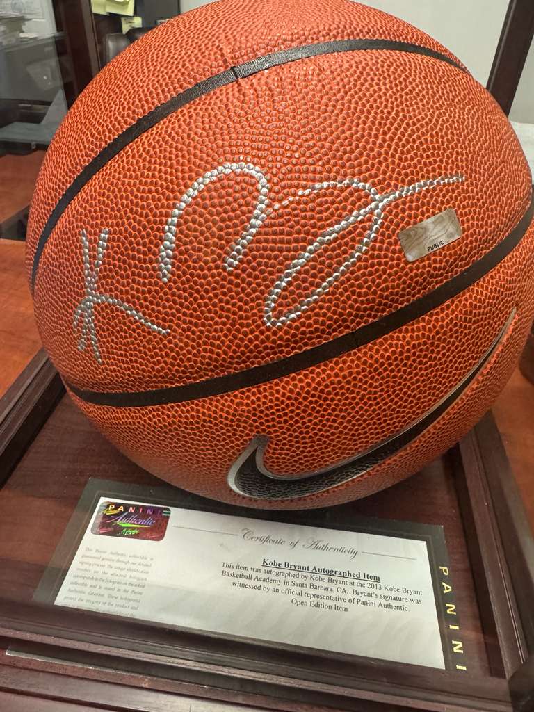 2013 Lakers BasketBall Autograph Signed By Kobe, Bryant Panini Graded